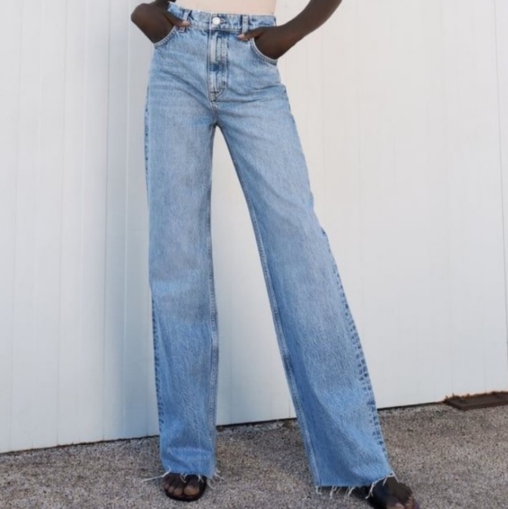 Zara High Rise Wide Leg Jeans in Light Blue Size USA 8